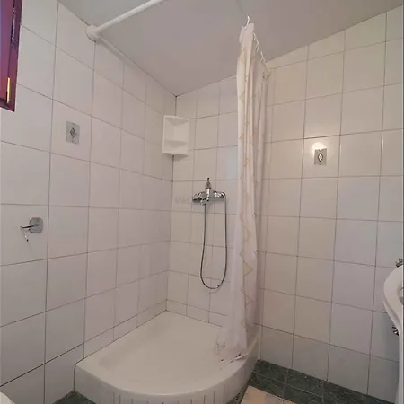 Apartment In 14933 *